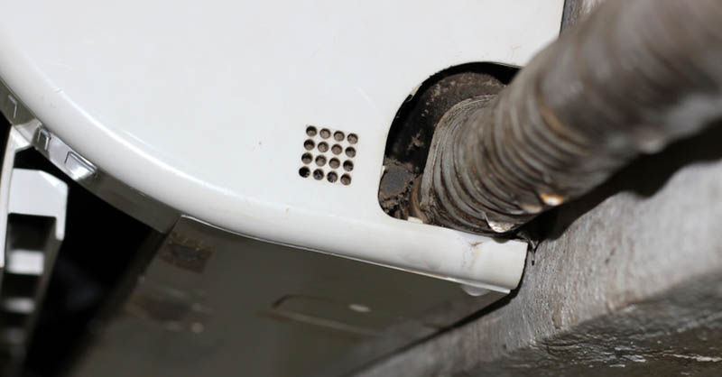 Rò rỉ nước từ cục nóng kéo dài là tình trạng bất thường